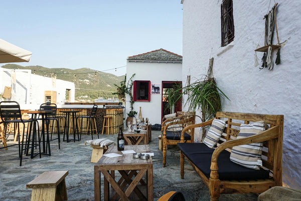 8 Best All Weather Outdoor Lounge Chairs: Materials, Prices